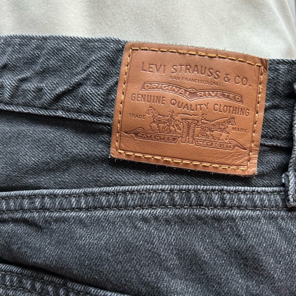 Levi’s dad jeans (dark grey)